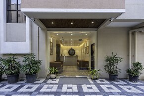 StayBird Divine Suites Business Hotel