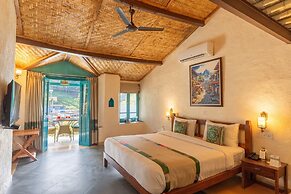 Tree of Life Birdsong Chalets