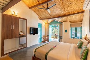 Tree of Life Birdsong Chalets