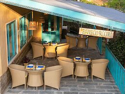 Tree of Life Birdsong Chalets