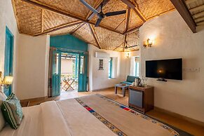 Tree of Life Birdsong Chalets