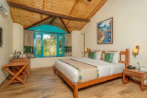 Tree of Life Birdsong Chalets