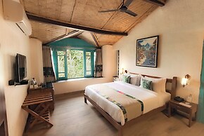 Tree of Life Birdsong Chalets