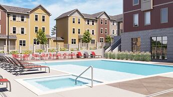 Stunning 4-BR Houses with On-Site Pool