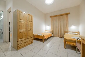 Pink Panther Studios & Apartments