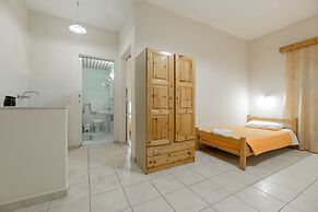 Pink Panther Studios & Apartments