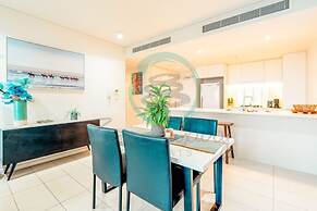 Waterfront Retreat Ocean Views Pool Balcony