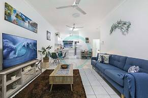 City Living Modern Outdoordining Private Yard