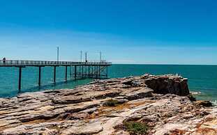 City Living Modern Outdoordining Private Yard