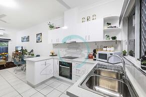 City Living Modern Outdoordining Private Yard