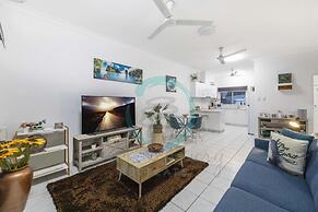 City Living Modern Outdoordining Private Yard