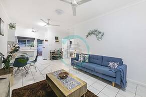 City Living Modern Outdoordining Private Yard