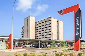 City Living Modern Outdoordining Private Yard