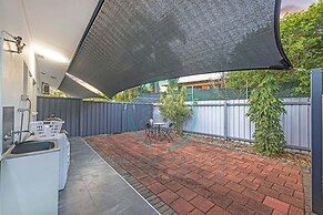 City Living Modern Outdoordining Private Yard