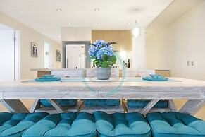 Penthouse Haven Lux Balcony Dining Sea View