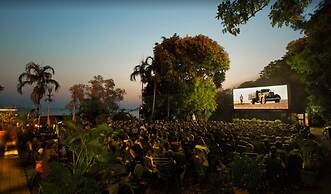 Penthouse Haven Lux Balcony Dining Sea View