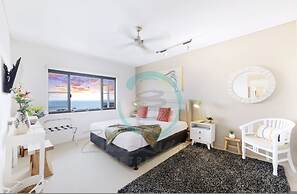 Penthouse Haven Lux Balcony Dining Sea View