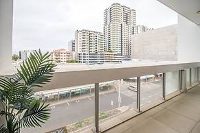 City Skyline Escape Office Parking Pool