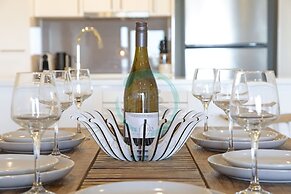 Zen Ocean Bliss Seaview Balcony Outdoordining