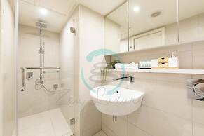 Zen Ocean Bliss Seaview Balcony Outdoordining