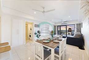 Zen Ocean Bliss Seaview Balcony Outdoordining