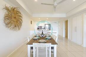 Zen Ocean Bliss Seaview Balcony Outdoordining