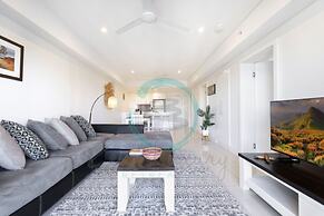 Zen Ocean Bliss Seaview Balcony Outdoordining