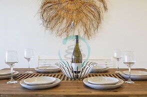 Zen Ocean Bliss Seaview Balcony Outdoordining