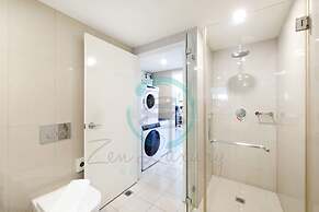 Reef-side Splendor City Vistas Pool Workspace