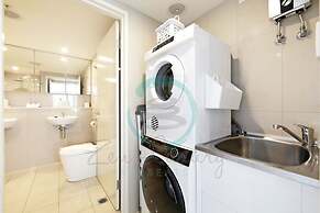 Reef-side Splendor City Vistas Pool Workspace