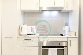 Reef-side Splendor City Vistas Pool Workspace