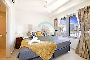 Reef-side Splendor City Vistas Pool Workspace