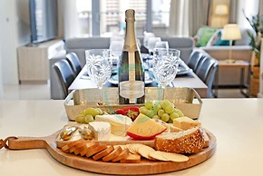 Reef-side Splendor City Vistas Pool Workspace