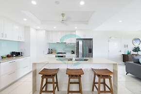 Zen Seabreeze Workdesk Balcony Dining Seaview