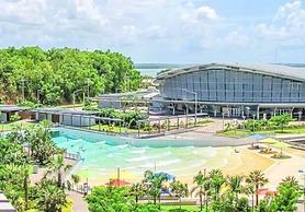 Beachfront Haven Sea View Pool Outdoor Dining