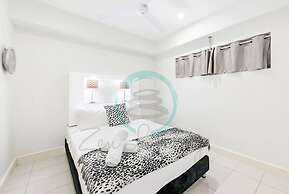 Beachfront Haven Sea View Pool Outdoor Dining