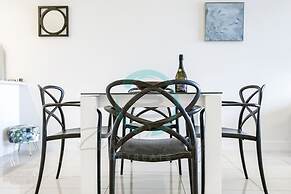 Beachfront Haven Sea View Pool Outdoor Dining