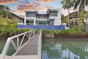 Zenlux Waterfront Mansion Infinity Pool Cinema