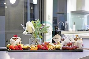 Zenlux Waterfront Mansion Infinity Pool Cinema