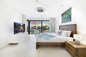 Zenlux Waterfront Mansion Infinity Pool Cinema