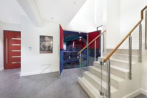 Zenlux Waterfront Mansion Infinity Pool Cinema