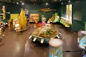 Zenlux Waterfront Mansion Infinity Pool Cinema