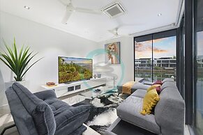 Zenlux Waterfront Mansion Infinity Pool Cinema