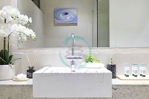 Zenlux Waterfront Mansion Infinity Pool Cinema