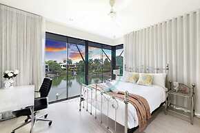 Zenlux Waterfront Mansion Infinity Pool Cinema