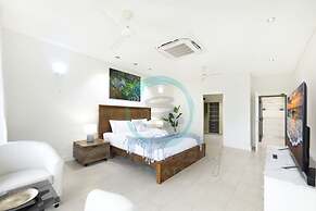 Zenlux Waterfront Mansion Infinity Pool Cinema