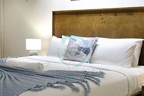 Zenlux Waterfront Mansion Infinity Pool Cinema