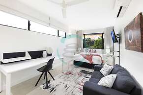 Zenlux Waterfront Mansion Infinity Pool Cinema