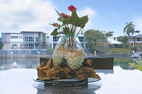 Zenlux Waterfront Mansion Infinity Pool Cinema