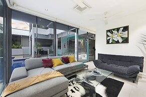 Zenlux Waterfront Mansion Infinity Pool Cinema